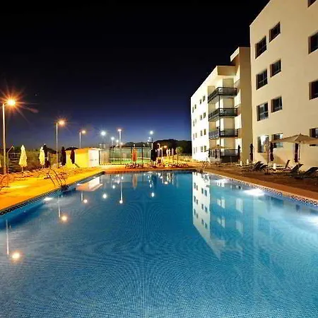 Leo Deluxe Hotel *